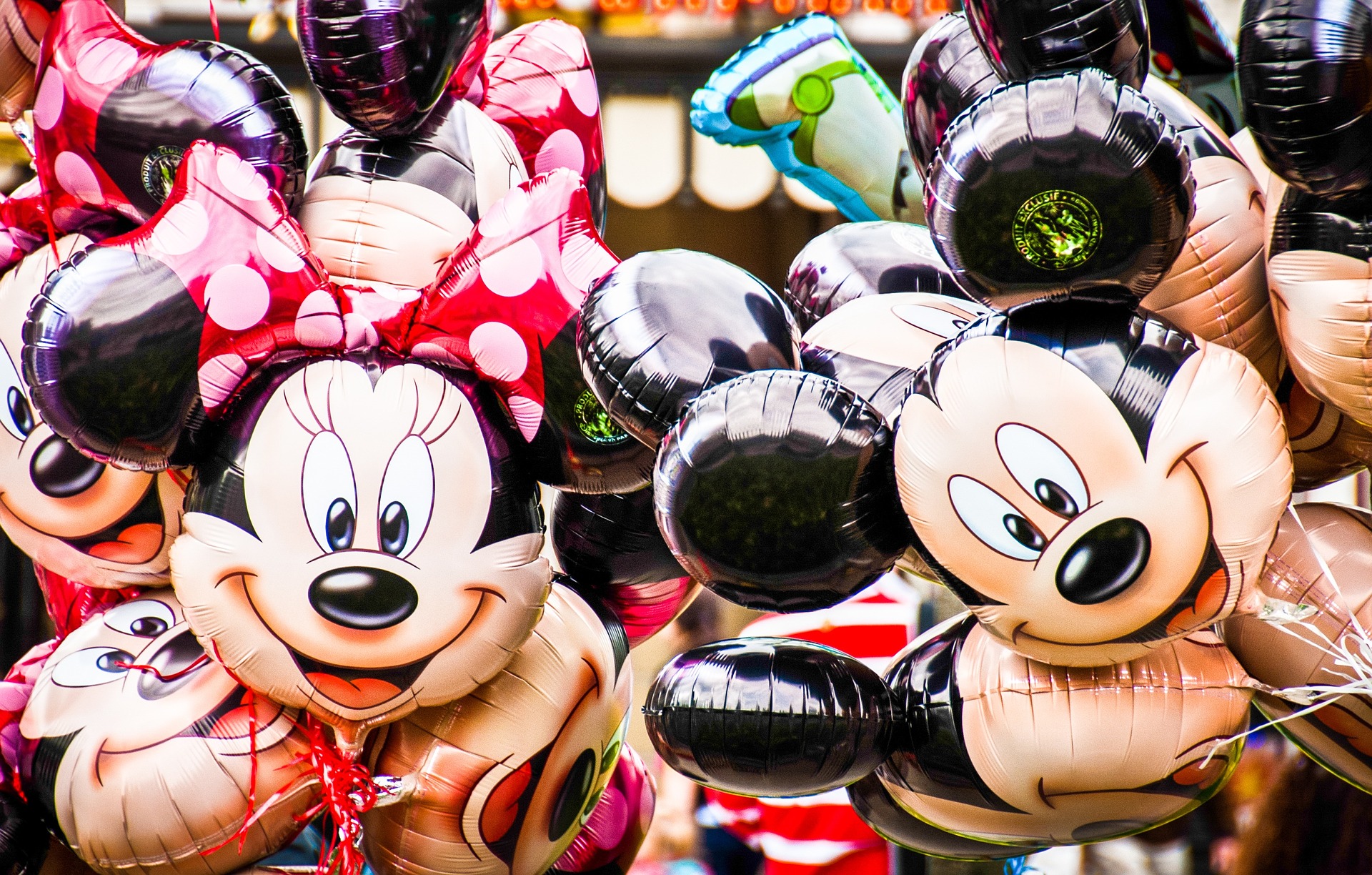 Disney balloner der repræsenterer shows på Disney+